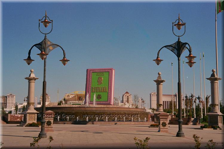 Ashgabat: Independence Park