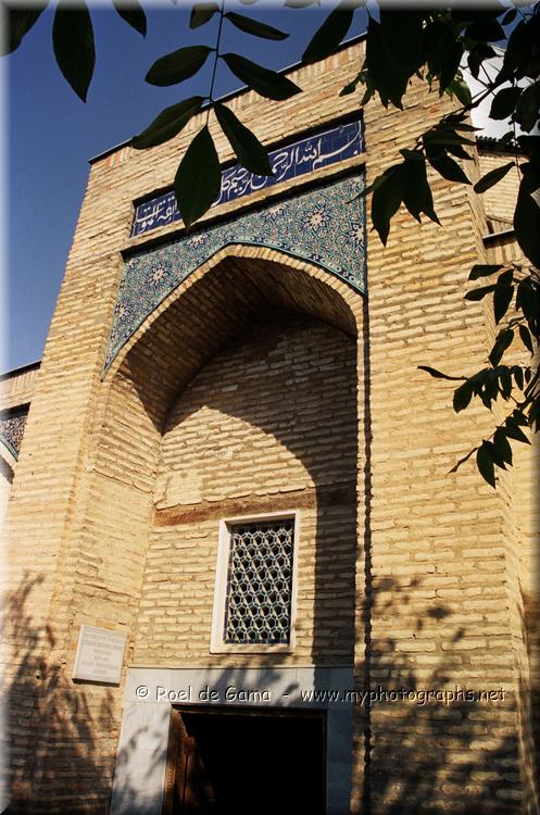 Tashkent: Navoi Monument